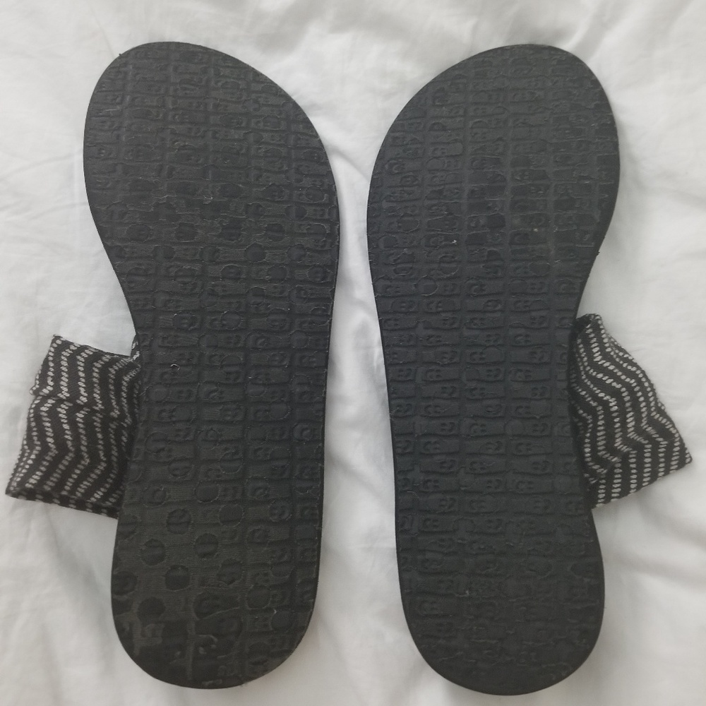 Sanuk sling sandals 9